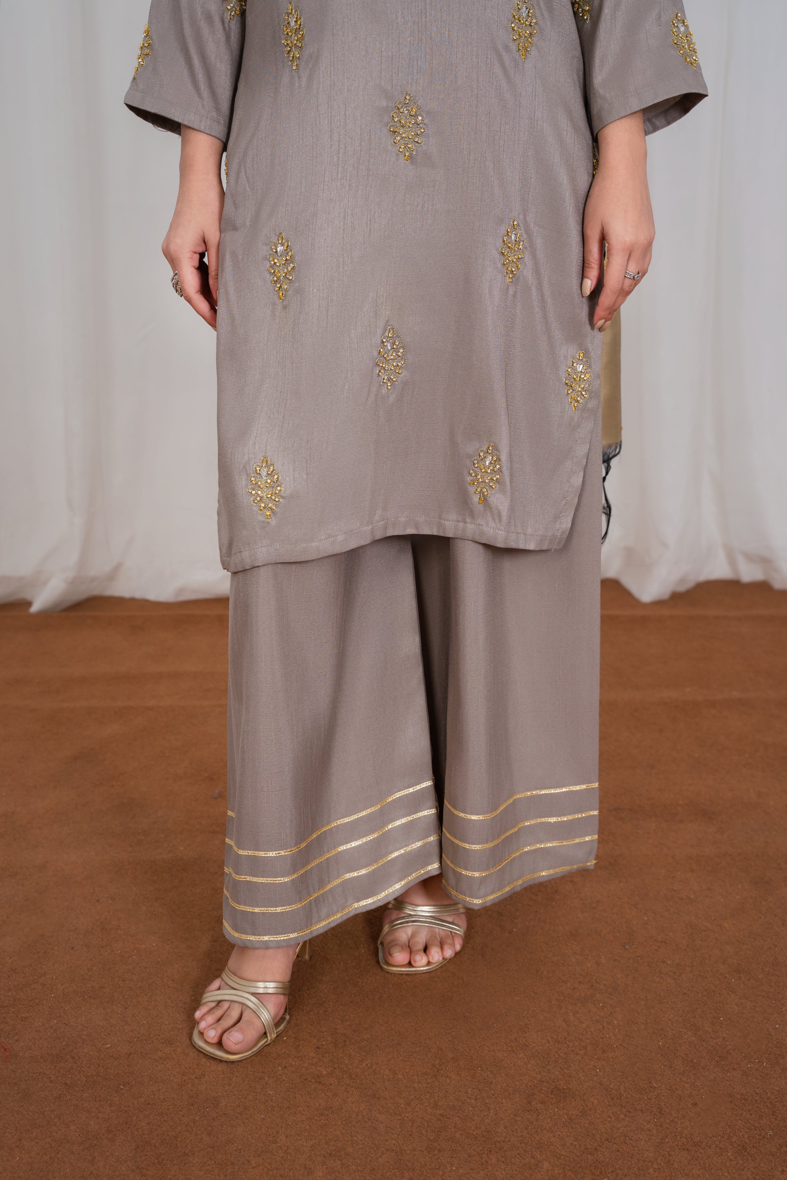 IZEL Raw Silk Taupe Grey