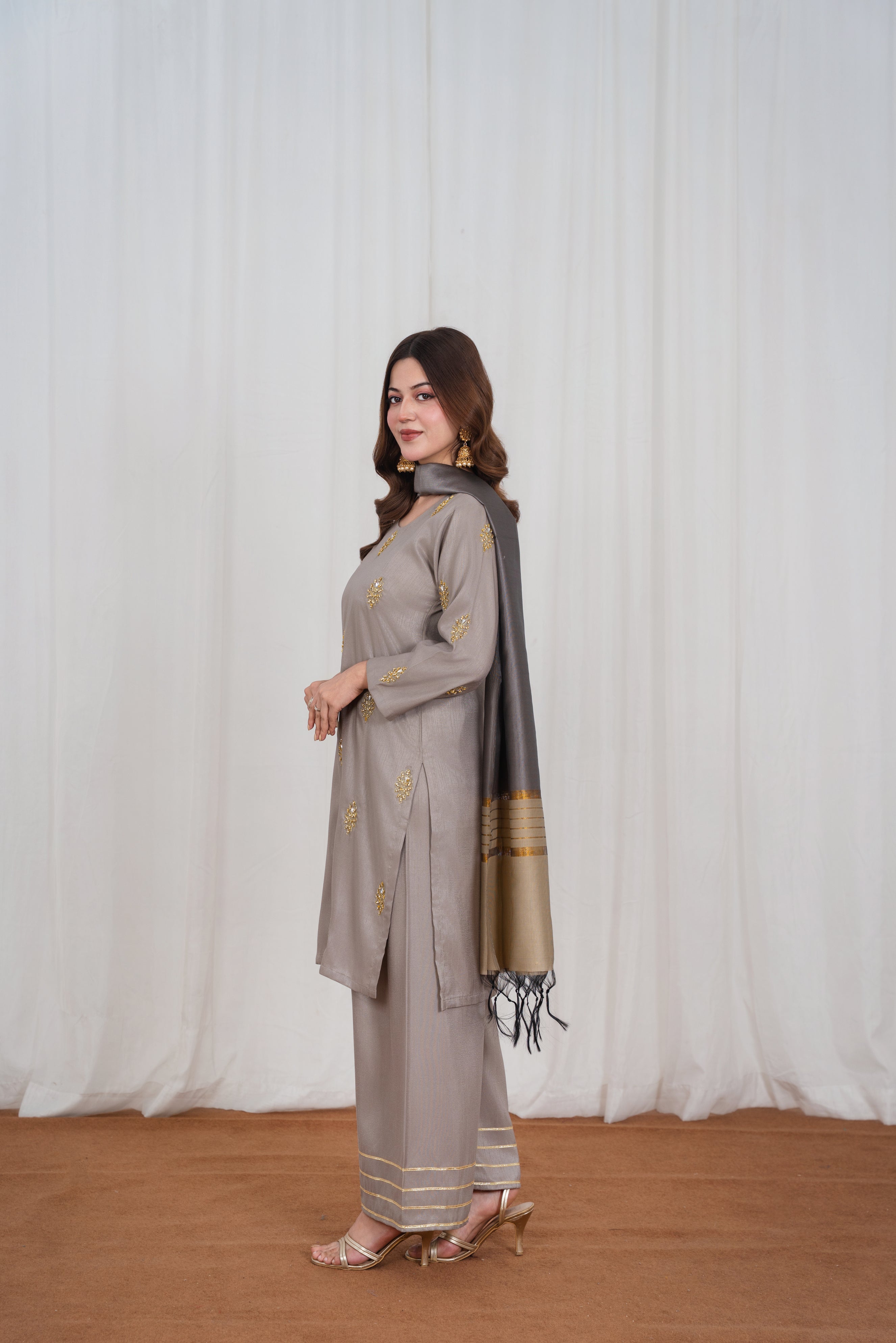 IZEL Raw Silk Taupe Grey