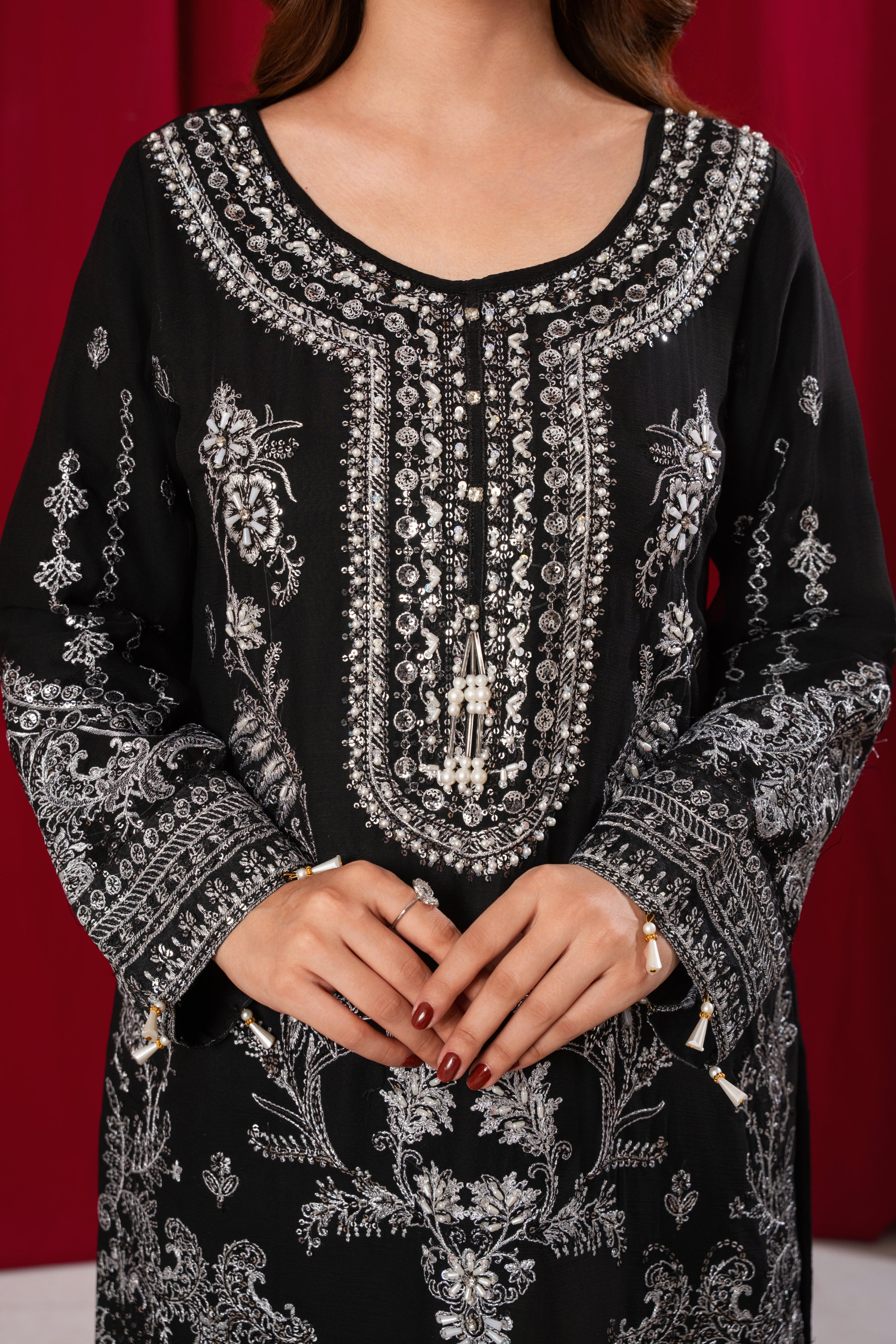 Noorah Mystique Black