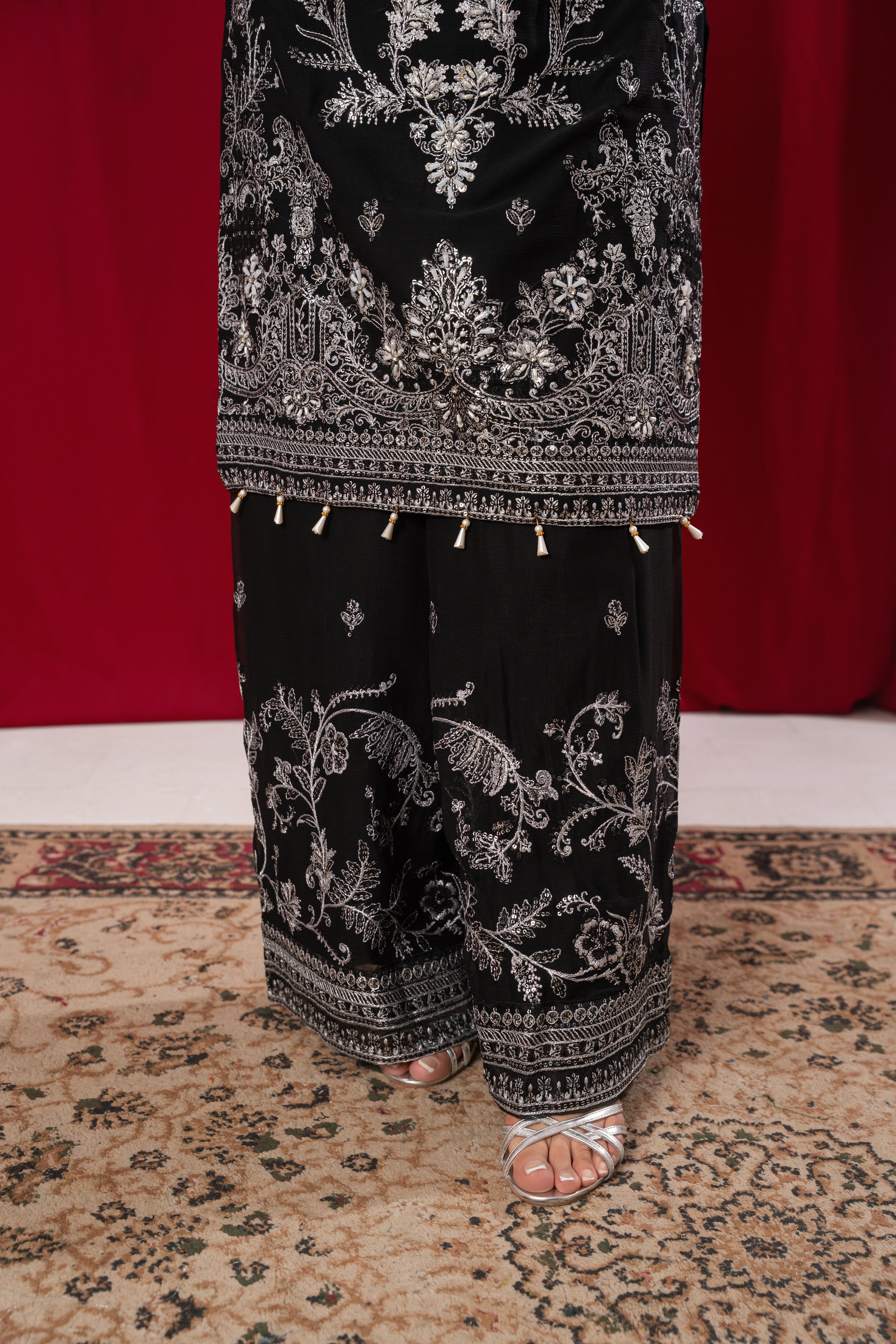 Noorah Mystique Black